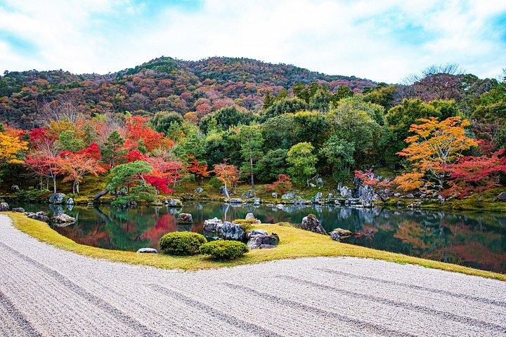 京都の風光明媚な西を縦断 - 嵐山から金閣寺まで
