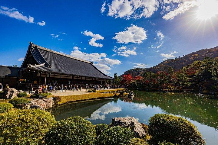 京都の風光明媚な西を縦断 - 嵐山から金閣寺まで
