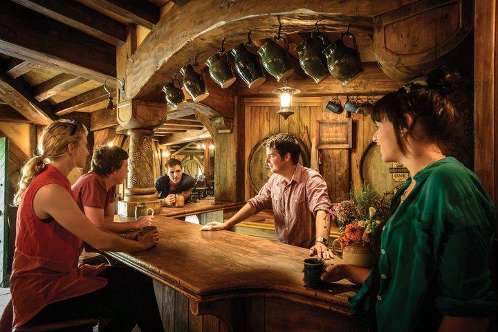 Tour en el Set de Películas de Hobbiton para Grupos Pequeños con Cheeky Kiwi Travel