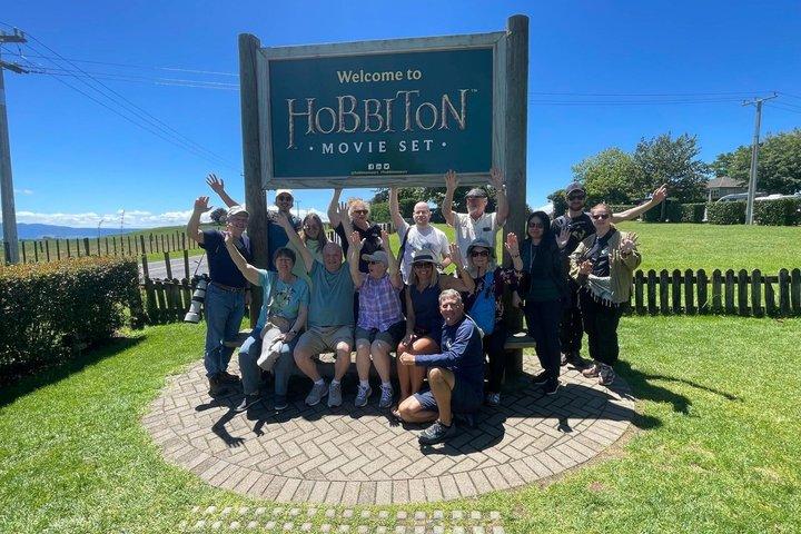 Hobbiton & Waitomo Caves Day Tour with Lunch from Auckland