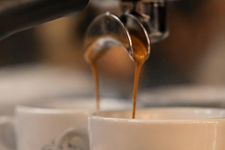 Must-do espresso workshop and coffee tasting in central Milan