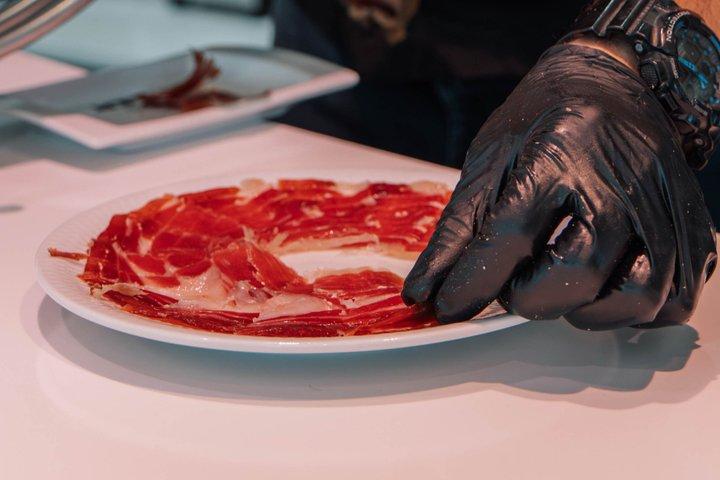 Lille gruppe mad og vin tur med et fuldt måltid