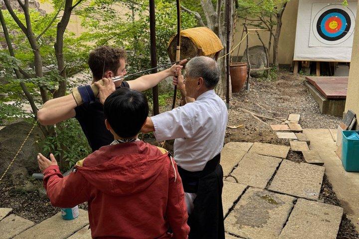 Visita ao Templo do Tesouro Nacional de Quioto e experiência de tiro com arco Japonês