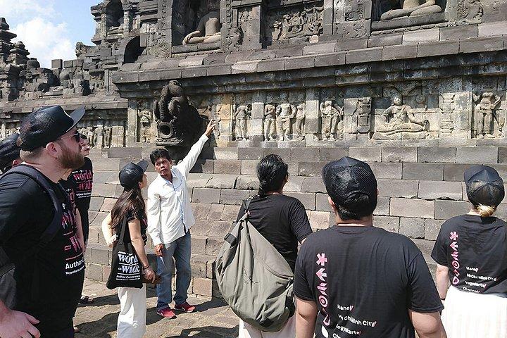ジョグジャカルタ発：ボロブドゥール寺院とプランバナン寺院を1日で巡る