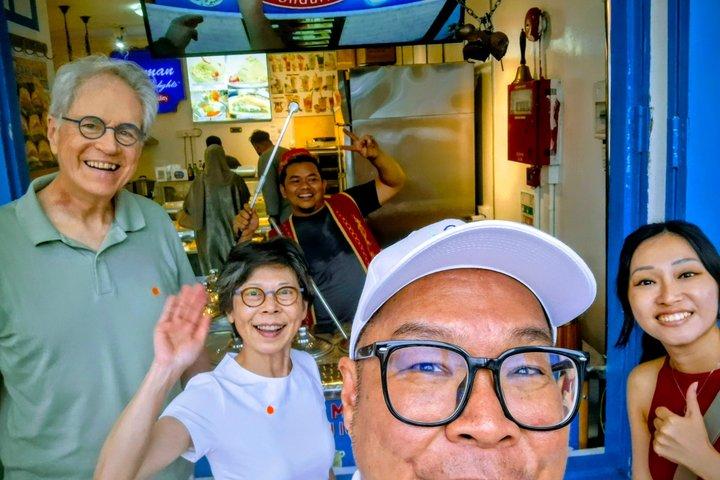 信仰と布の糸：シンガポール・カンポン・グラム・ウォーキングツアー