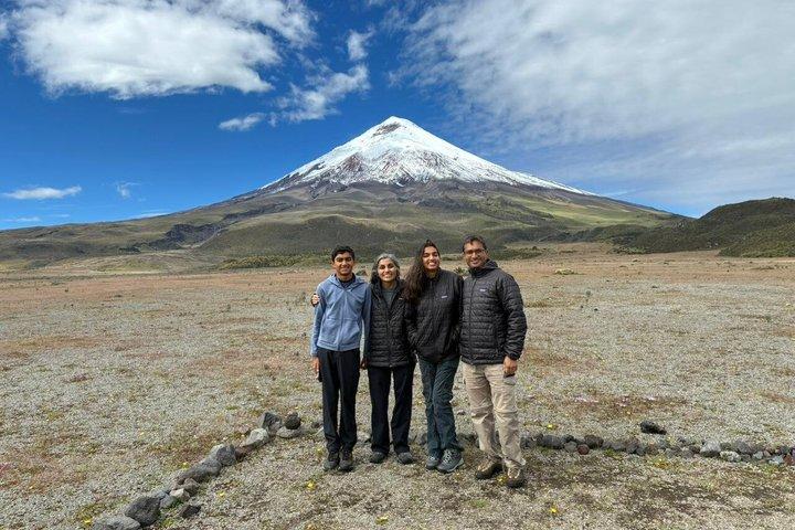 Volcán Cotopaxi y Aguas Termales Papallacta – Naturaleza y Relajación