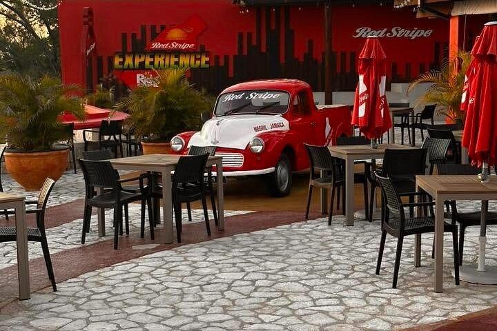 ネグリルホテルズ発ネグリルセブンマイルビーチ＆リックスカフェツアー