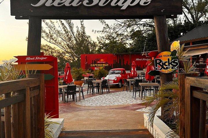 ネグリルホテルズ発ネグリルセブンマイルビーチ＆リックスカフェツアー