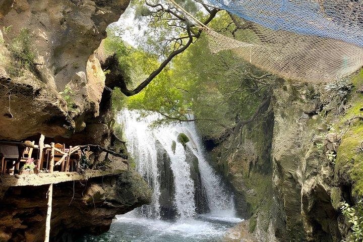Excursion d'une journée aux cascades d'Akchour et Chefchaouen avec Tajine Experience