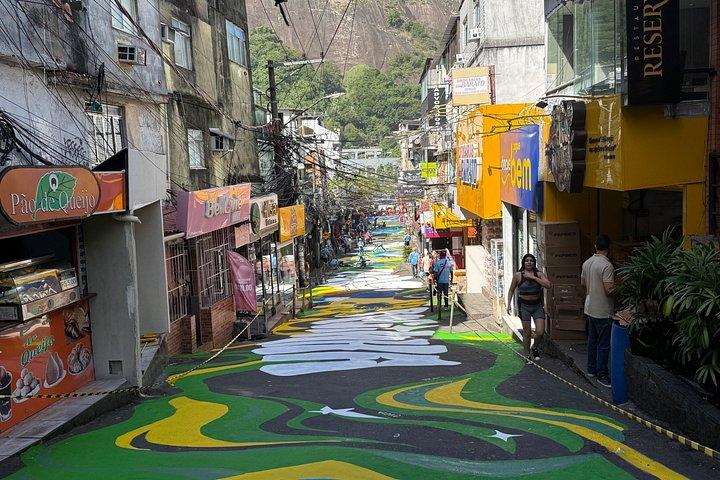 Descubre Rocinha con un guía local multilingüe