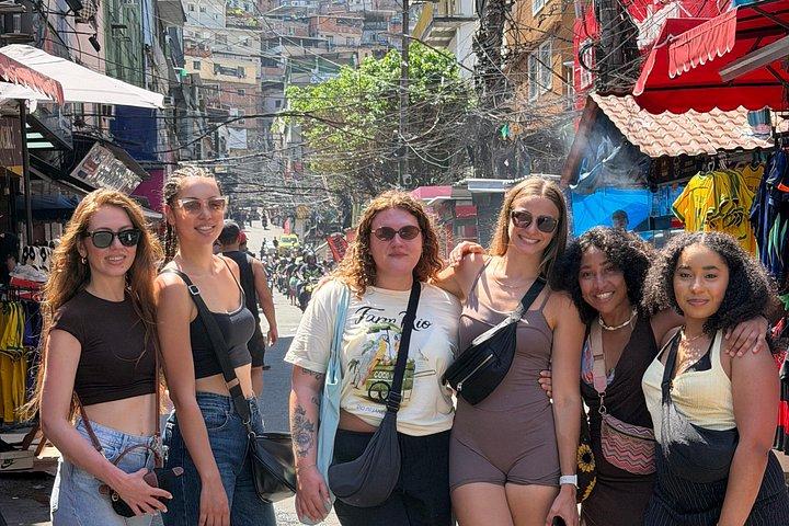 Descubre Rocinha con un guía local multilingüe
