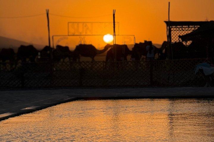 マラケシュ：アガファイ砂漠クワッド、サンセットラクダ乗り、ディナーショー