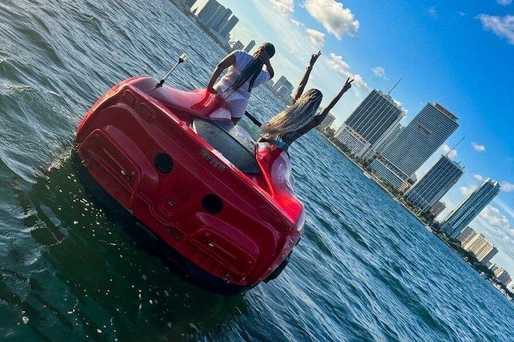 マイアミジェットスキーレンタル、ボートとスカイラインの無料眺め付き