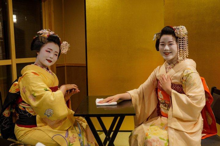 京都:祇園歴史散策ツアーで芸者に会いに行こう