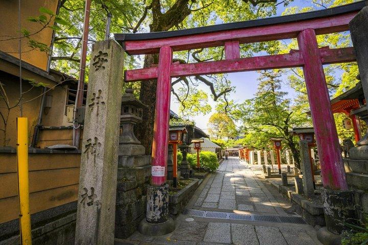 京都祇園芸者街＆隠れ家散策ツアー