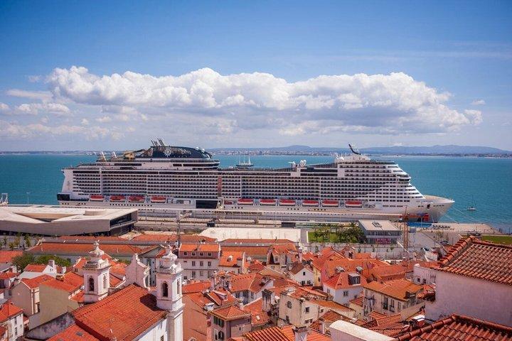Private Departure Transfer: Hotels to Lisbon Airport or Cruise