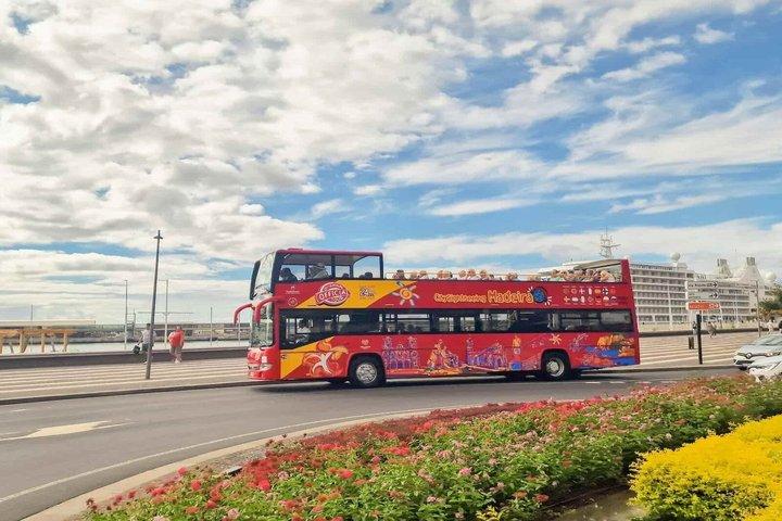 市内観光フンシャルホップオンホップオフバスツアー