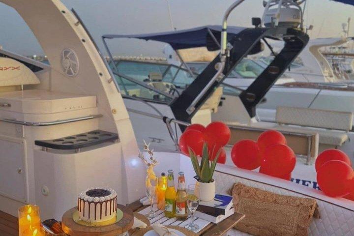 Jeddah: Bayada lyxkryssning och simning