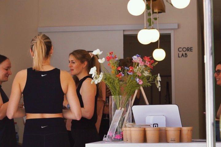 Pilates, Barre & Strength Drop-In Class am Strand, El Cabanyal