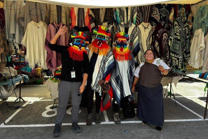 Excursión al mercado de Otavalo y el volcán Cuicocha desde Quito
