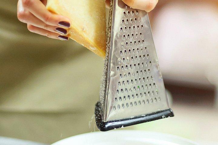 ロサンジェルスで地元ビール醸造所で楽しいニョッキ作り教室