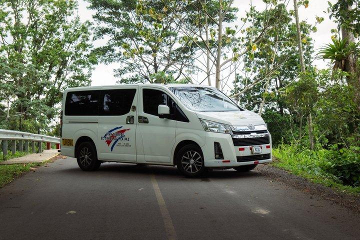 Privat transfer fra La Fortuna til Manuel Antonio Fra 1 til 6 passagerer