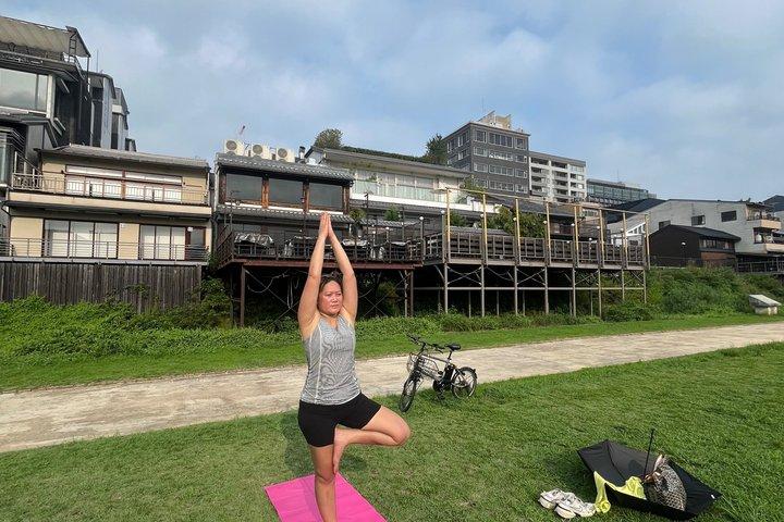 Yoga na natureza de Kyoto