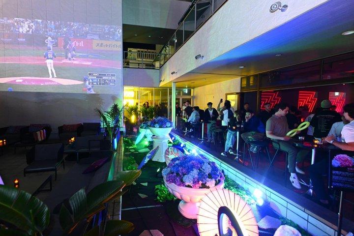 Osaka Dotonbori: GIRAFFE Nightclub Toegangsbewijs (voor buitenlanders)