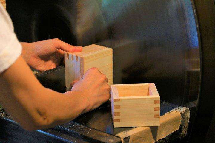Von Gifu Private Sake Brauerei Tour mit einem Masu Box Souvenir