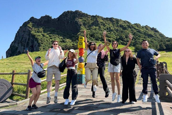 From Seogwipo: Jeju East Day Tour with UNESCO Site & Haenyeo Show