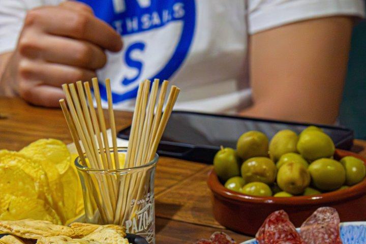 Barcelona : Local Walking Tour of Grace with vermouth included