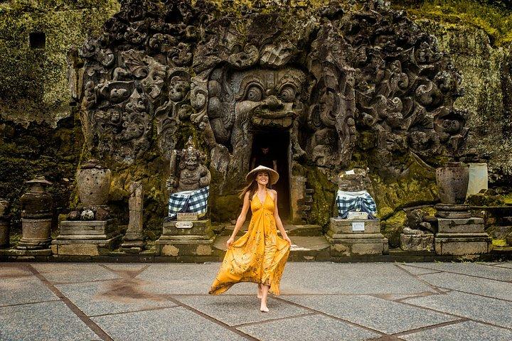 バリ島ヒドゥンキャニオンの滝と寺院1日ツアー（ランチ付き）