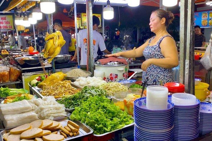 地元の食べ物とミシュランのお気に入りを巡るダナンフードウォーキングツアー
