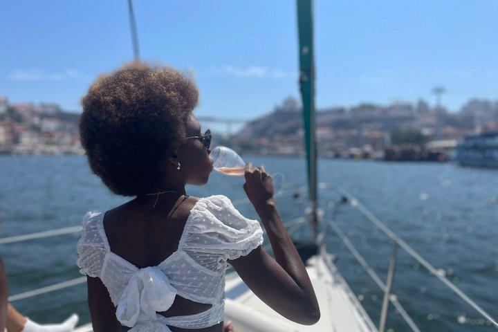 Porto: Een charmante cruise op een zeilboot met wijn en charcuterie.