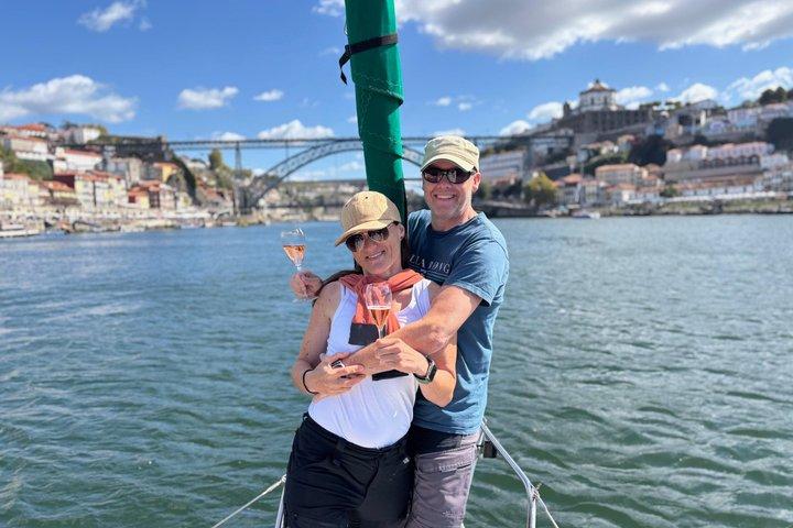 Porto: Een charmante cruise op een zeilboot met wijn en charcuterie.