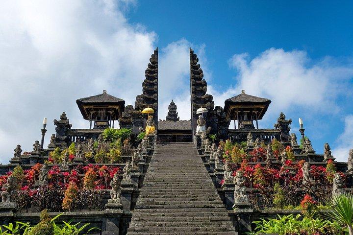 バリ島東部ブサキ寺院とエコビレッジプライベートツアー