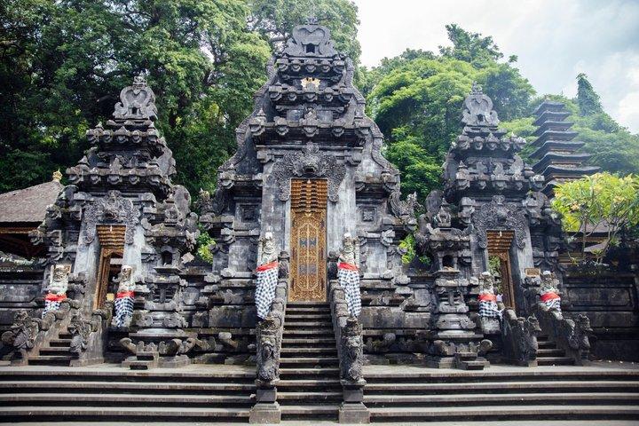 バリ島東部ブサキ寺院とエコビレッジプライベートツアー