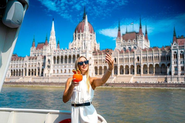 Cruzeiro do Rio Budapeste com 1 gratuito Tokaj Frizzante e Guia Áudio