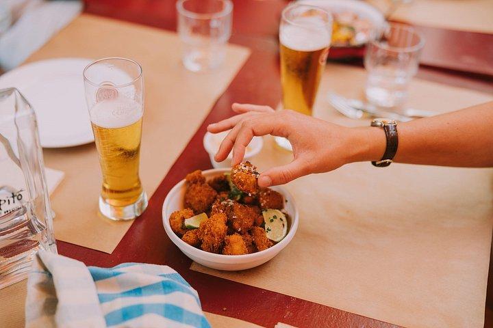 リスボンを地元のプライベートフードと歴史ツアーのように味わう