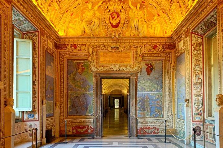 Experiencia privada: Vaticano con la Cap. Six. e Salas de Rafael.