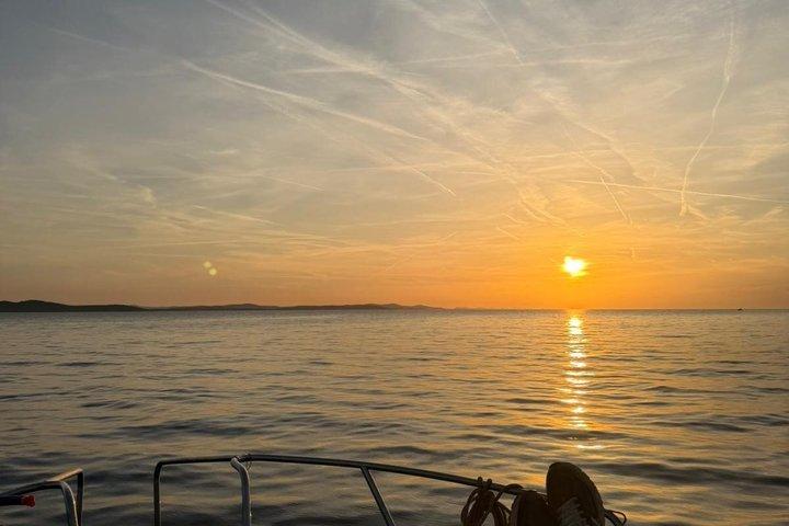 Croisière au coucher du soleil à Zadar avec snacks locaux et vin illimité