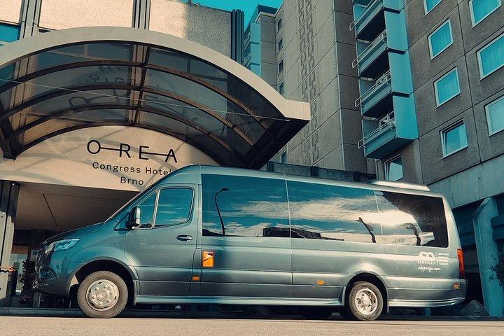 プラハからブダペストへ - MINIBUS Mercedes Sprinter 19 + 1paxによるプライベートトランスファー