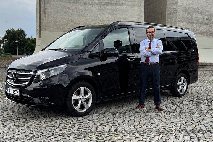 Från Prag till Budapest - Privat transfer med MINIVAN Mercedes Vito 8+1pax