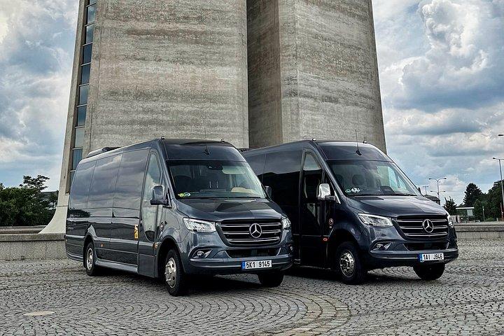 Från Prag till Budapest - Privat transfer med MINIBUS Mercedes Sprinter 19+1pax