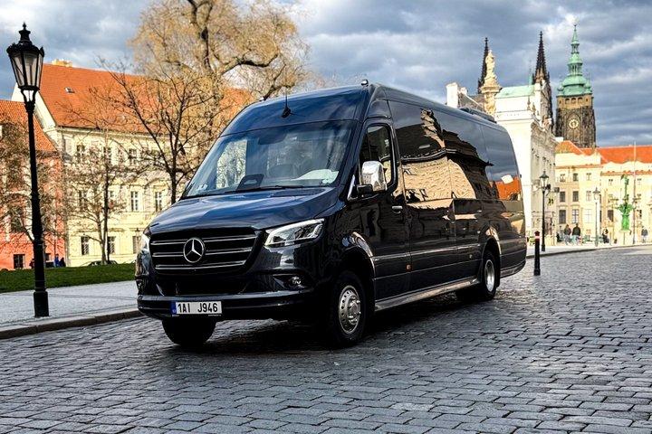 De Prague à Vienne - Transfert privé en MINIBUS Mercedes Sprinter 19+1pax