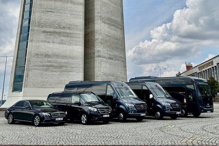 プラハからウィーンへ - MINIBUS Mercedes Sprinter 19 + 1paxによるプライベートトランスファー