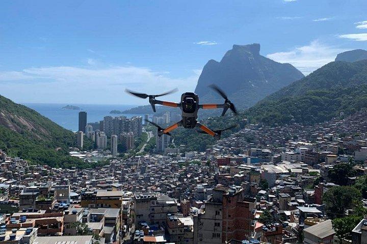 Recorrido a pie por Rocinha con dron