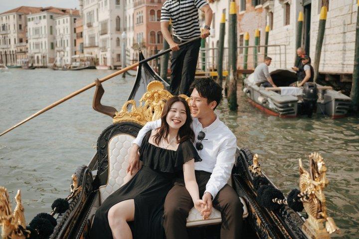 Private Gondola ride with Photoshoot & Videos in Venice