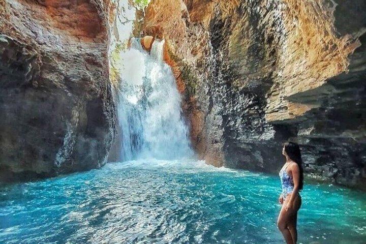 ブルーラグーンパーソナライズ滝ハイキング、ランチ＆温泉