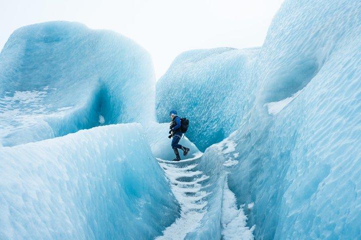 Læs mere om Blue Ice Maze Glacier Hike på Vatnajökull